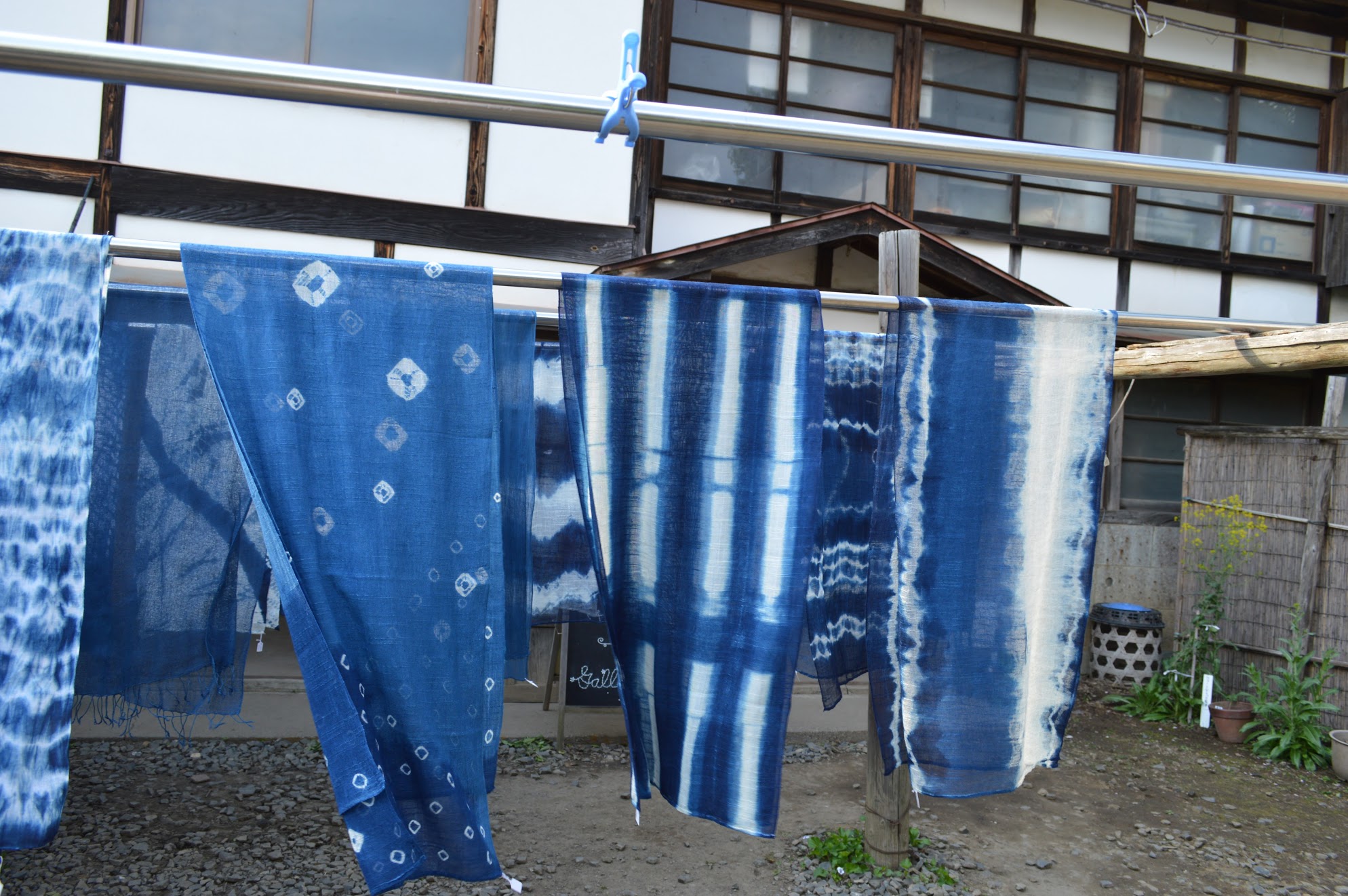 藍染とは？日本の藍染めの伝統｜生きた染料の魅力 | 四季の美