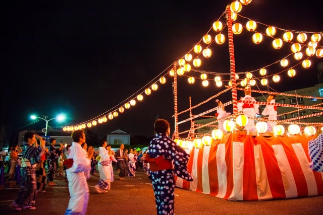 盆踊りとは 由来や歴史 有名な盆踊りも いつから始まった 四季の美